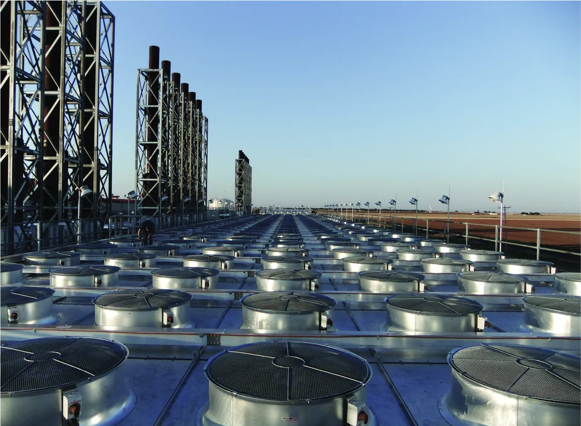 Large-scale industrial cooling system with Modine fans for heat transfer applications